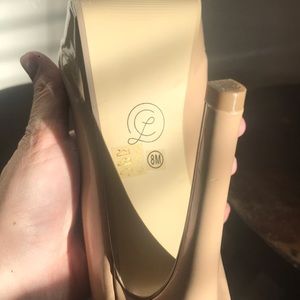 Chinese Laundry Shoes - Chinese Laundry Nude colored pumps EUC Chinese Laundry Shoes - Chinese Laundry Nude colored pumps EUC